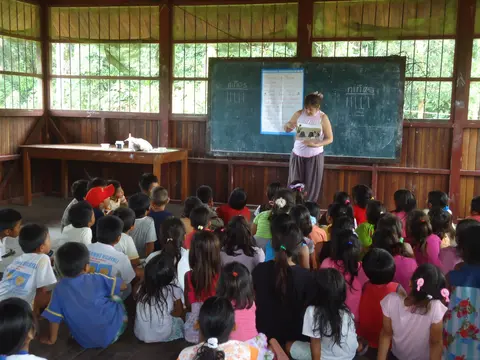 Enseñando a los niños temas bíblicos /  Teaching children biblical themes